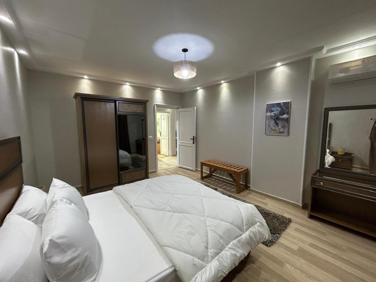 Skyline Luxury Suites 5 Mins From Cairo Airport Exterior foto
