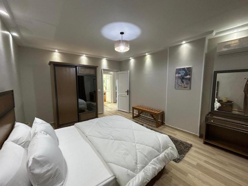 Skyline Luxury Suites 5 Mins From Cairo Airport Exterior foto
